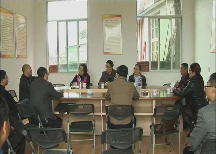 在南洋村召开帮扶工作座谈会