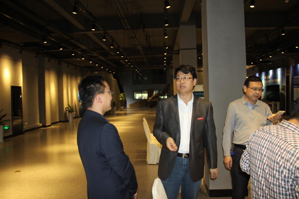 陈展虹与网龙人员交流VR产业现状