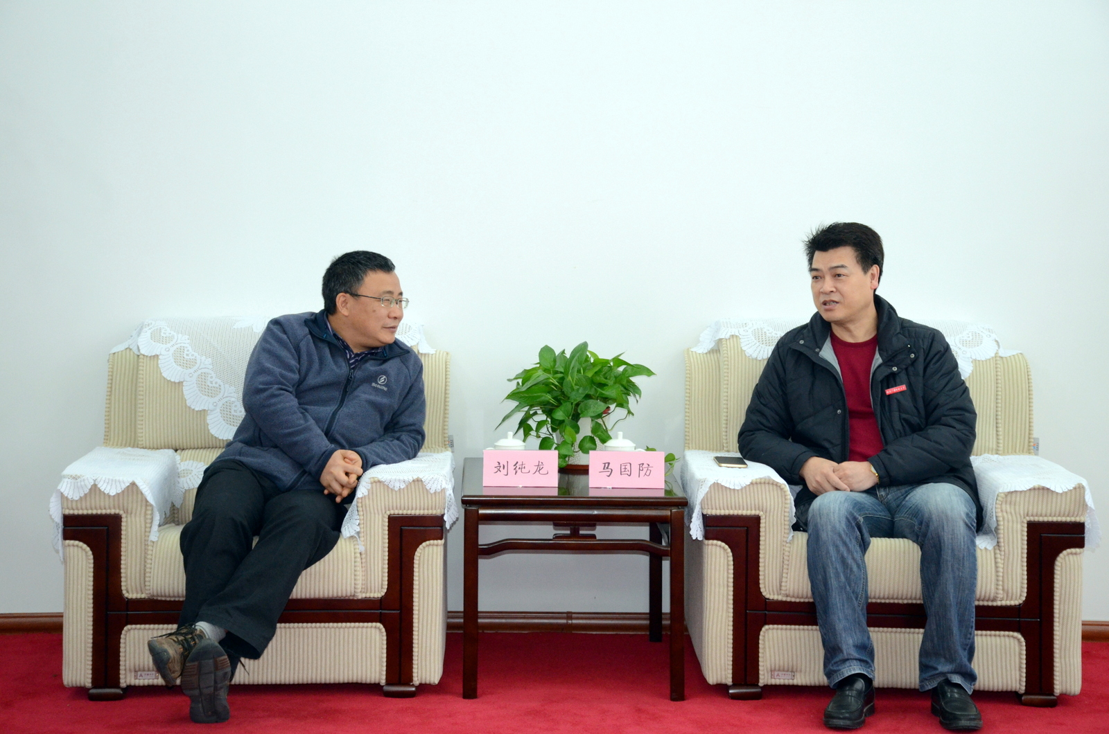 党委书记马国防与四川电大副校长刘纯龙