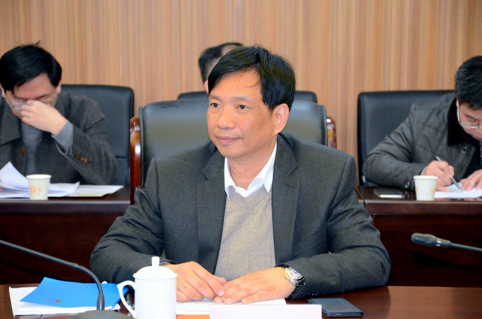 纪委书记王幼新汇报纪委2015年度落实监督责任情况