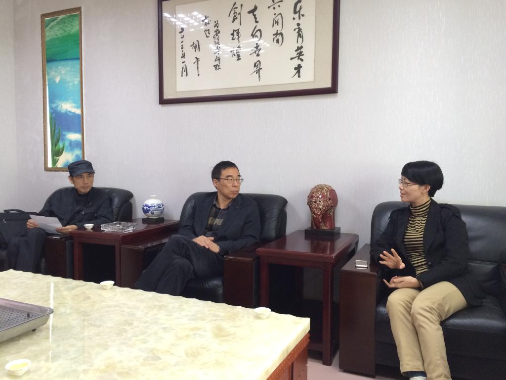 沈光辉(中)在安溪电大调研