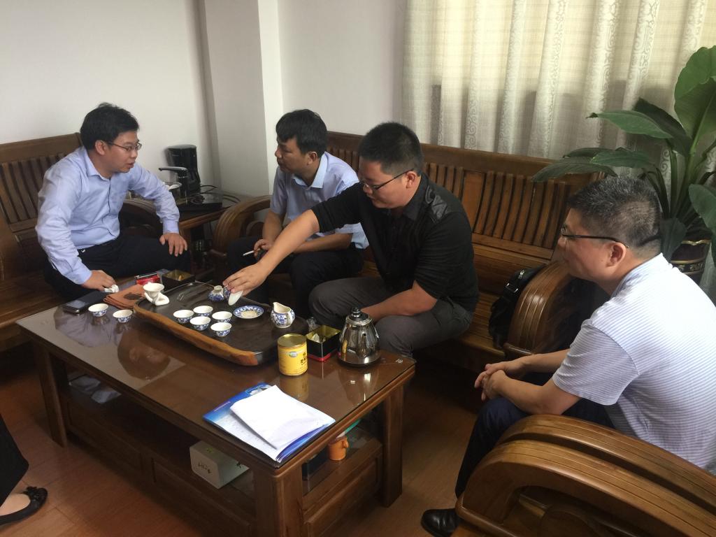 图3:与漳州财贸学校领导洽谈中职衔接自考招生办学