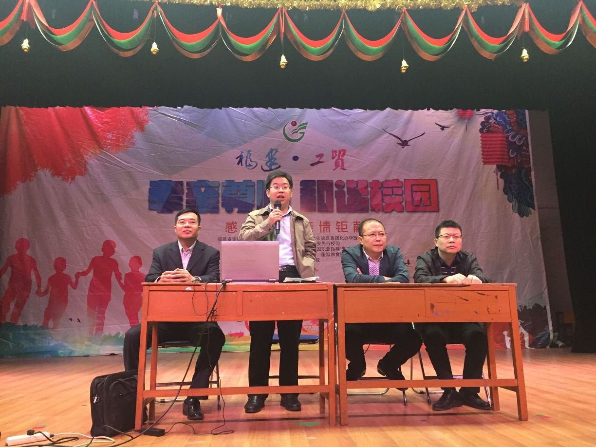 吴国院长进行自学考试招生宣传