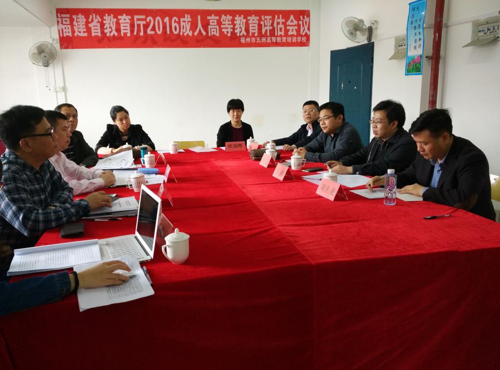 吴国院长在向评估专家汇报学院招生办学情况